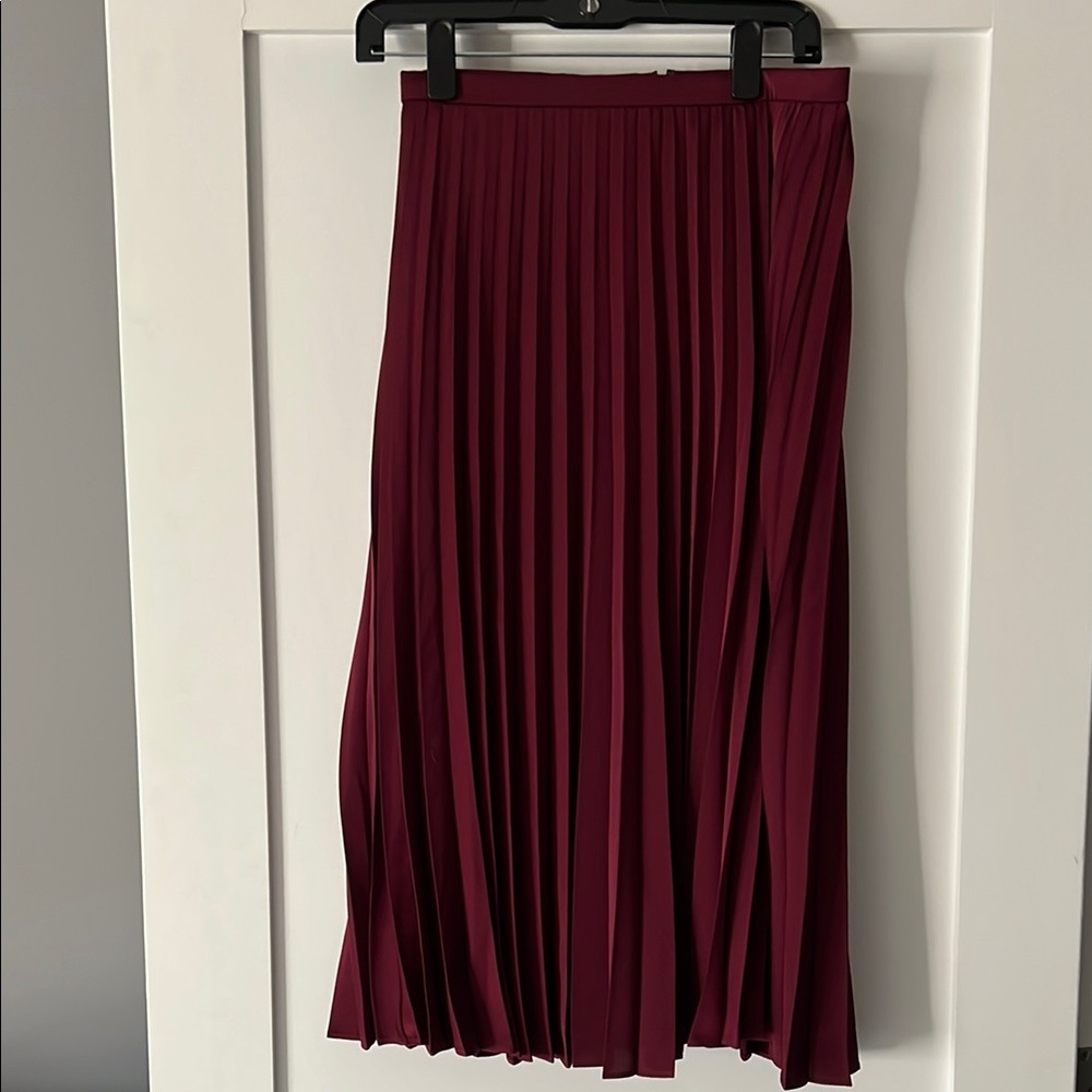 NWT Elegant deep wine Pleated Skirt midi mid length